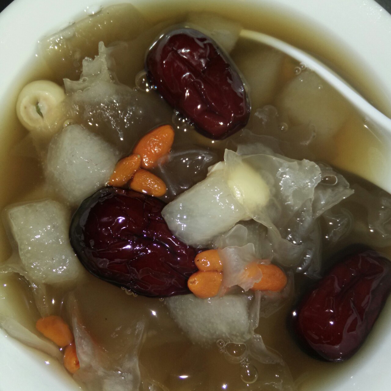 红枣银耳莲子羹