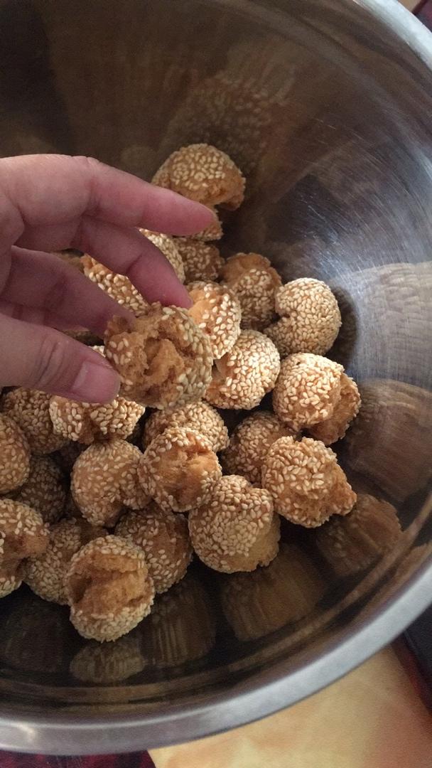 美味的传统小吃之_笑口枣（开口笑）