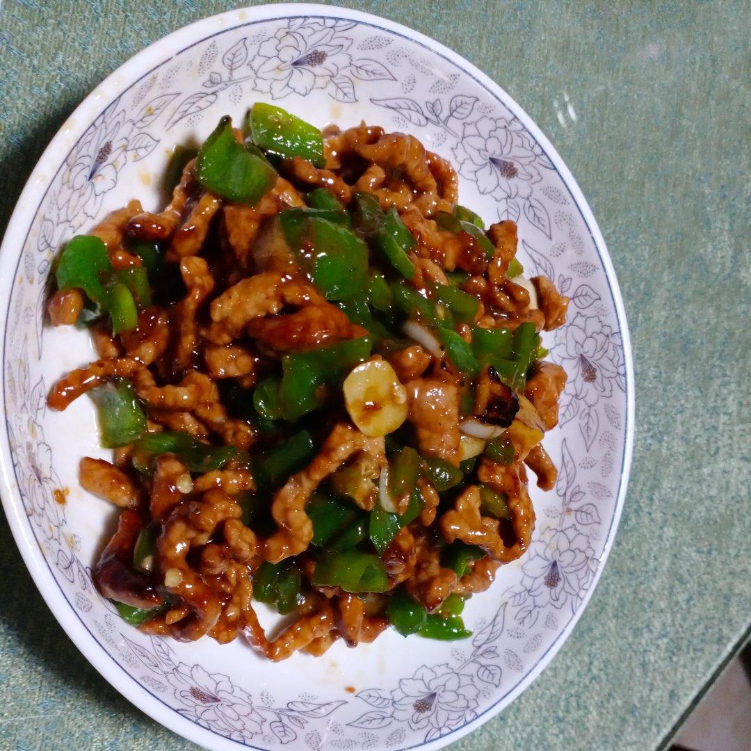 青椒肉丝，这样炒太好吃了。