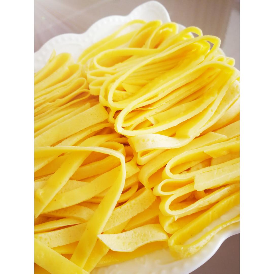 小米汤肉骨茶做的妈妈教烙的鸡蛋皮鸡蛋丝