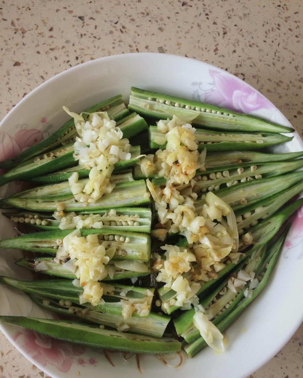 蒜蓉粉丝蒸秋葵