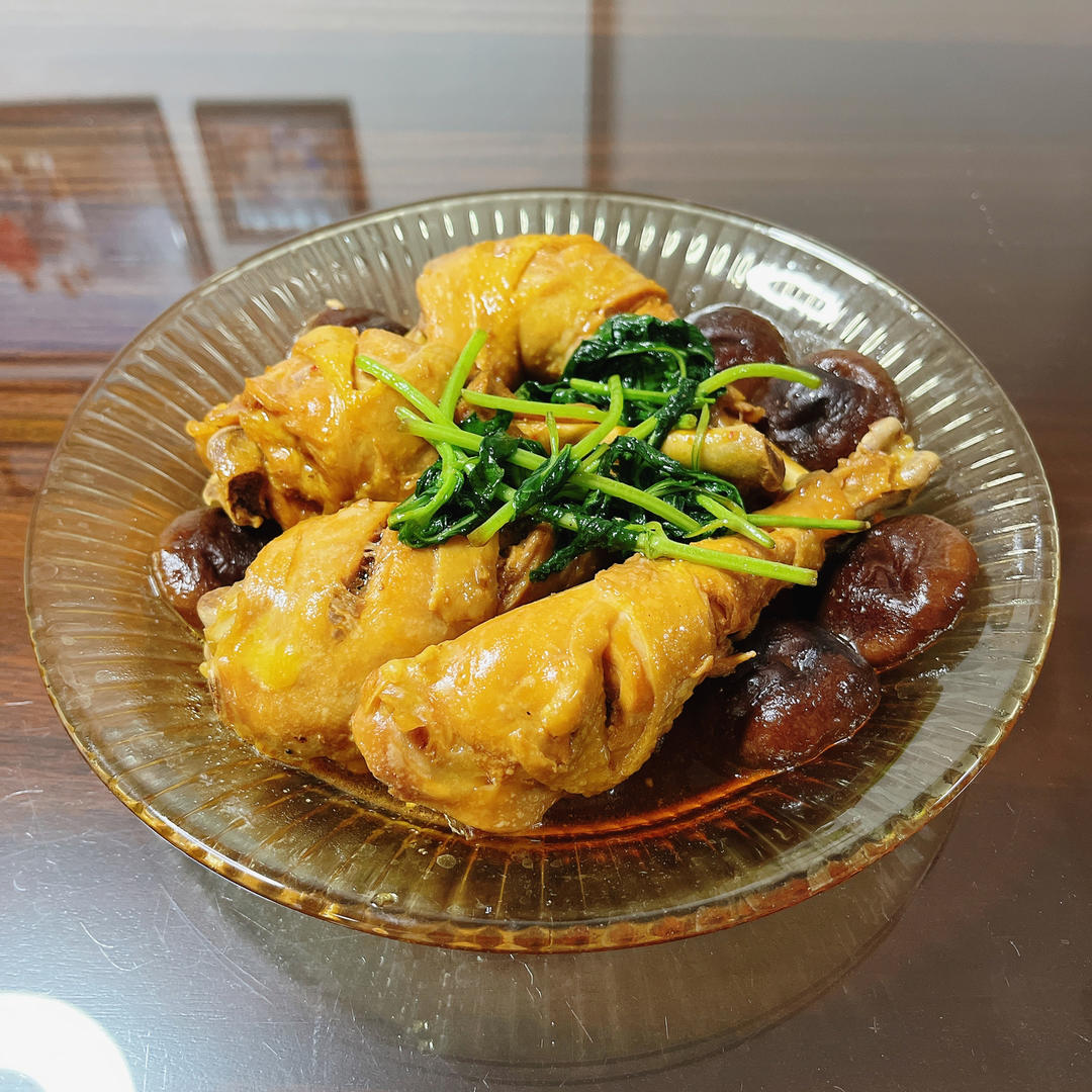 鸡腿炖香菇