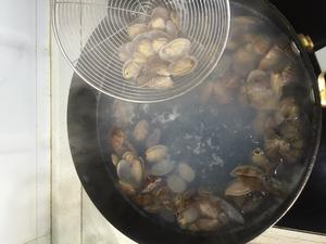 葱油花蛤的做法 步骤4
