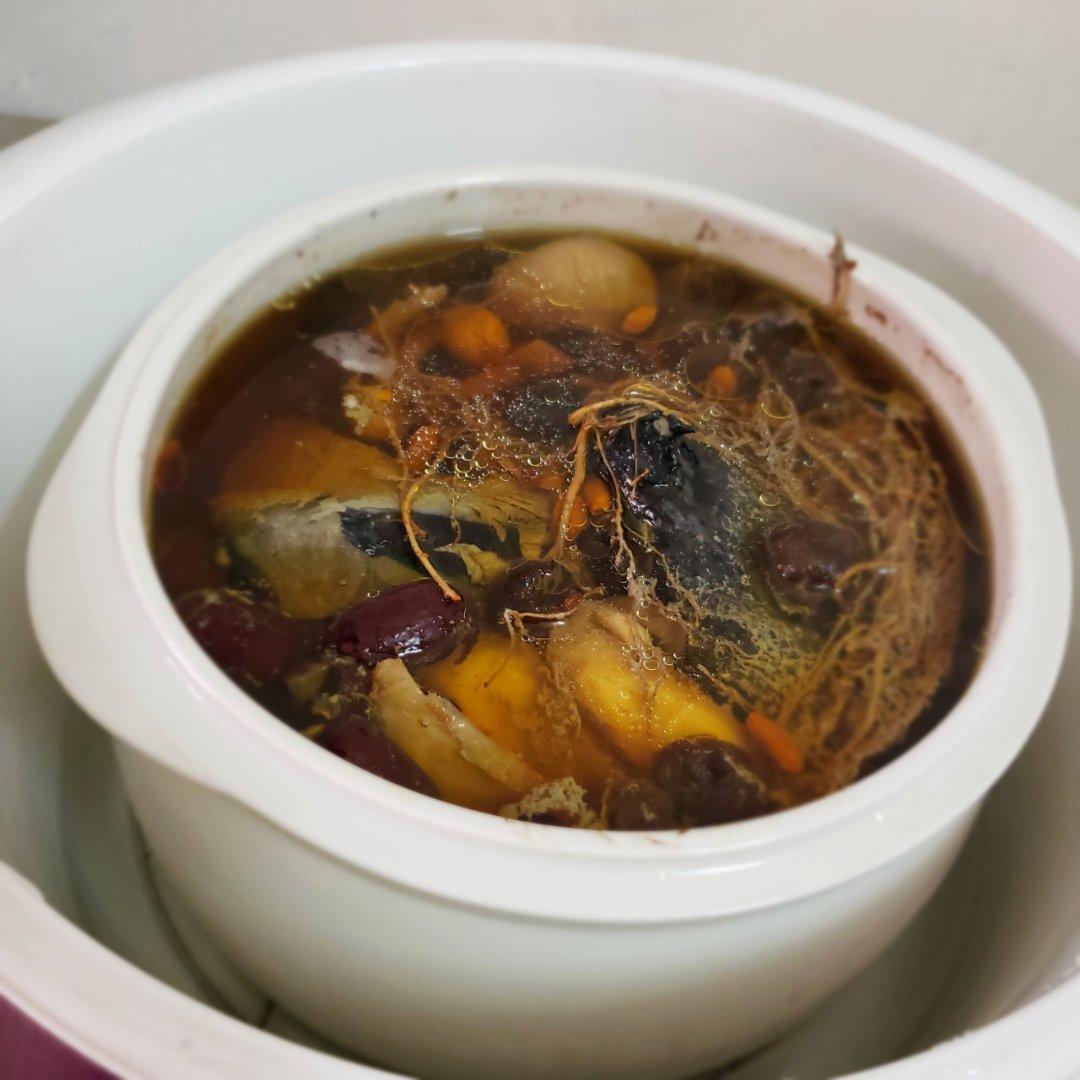 吃货的天性做的鲜人参乌鸡汤