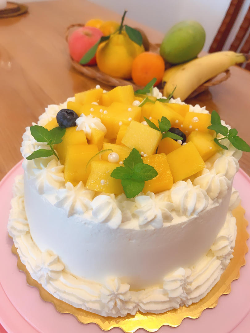 蛋糕 芒果奶油蛋糕 ma欢欢做的芒果奶油蛋糕抹面技术太差了,味道还是