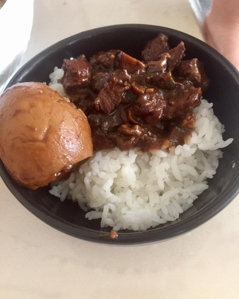 洋葱酥卤肉饭