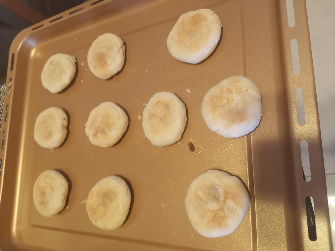 这么薄的皮，这么多的馅儿~~ | 金黄香酥的栗子肉松饼