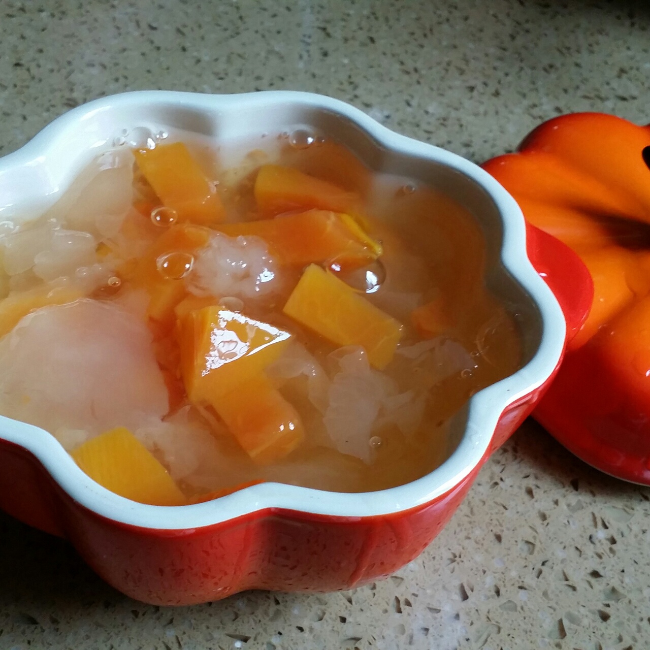 炖木瓜雪耳糖水