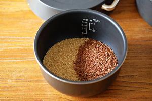 炒糙米饭的做法 步骤1