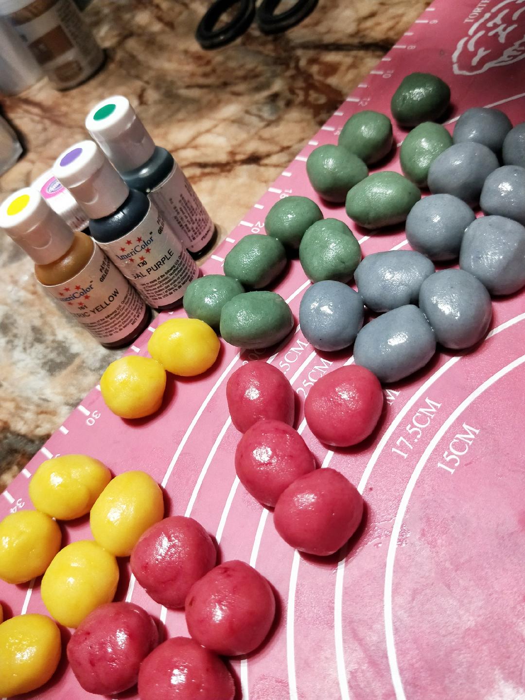 彩虹蛋黄酥（独角兽蛋黄酥）