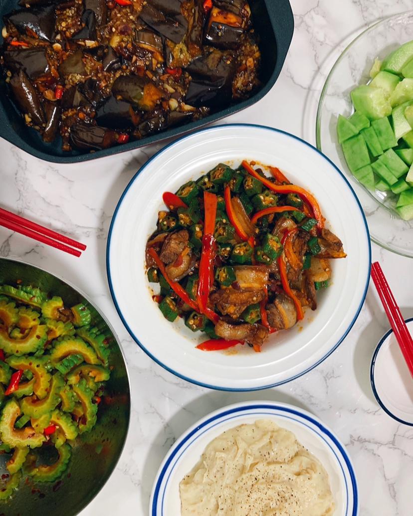 超级下饭的秋葵小炒肉