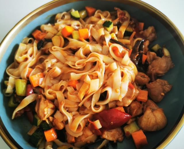 泡椒鸡丁炒河粉的做法