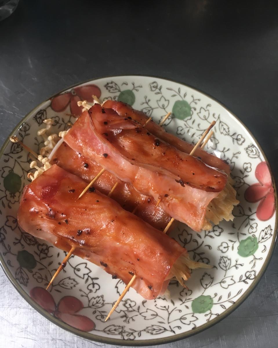 酱烤金针菇培根卷