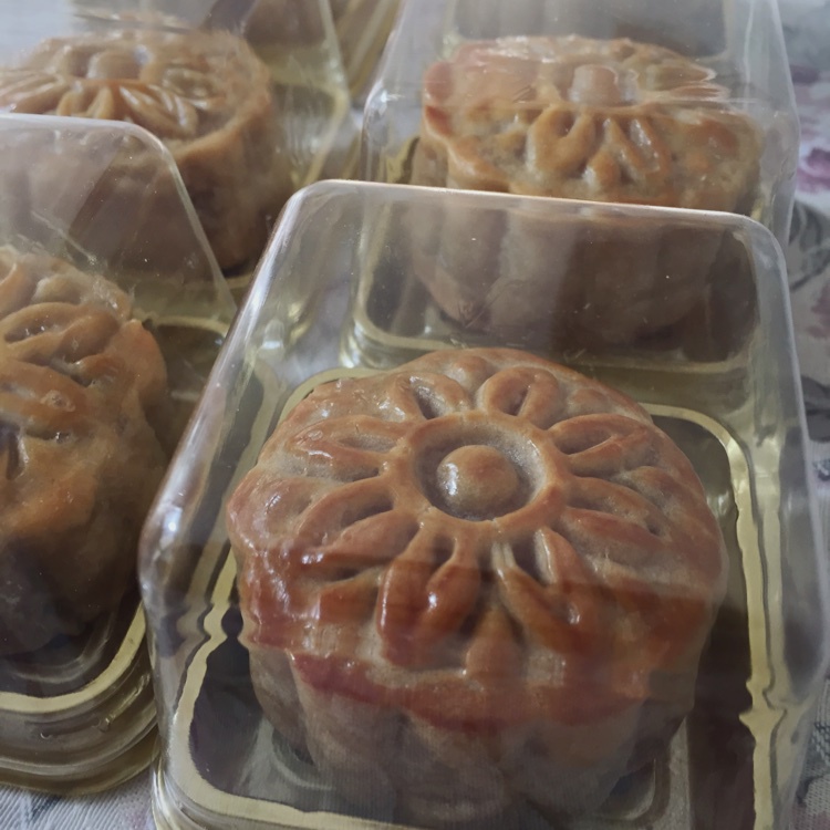 广式月饼——蛋黄莲蓉月饼