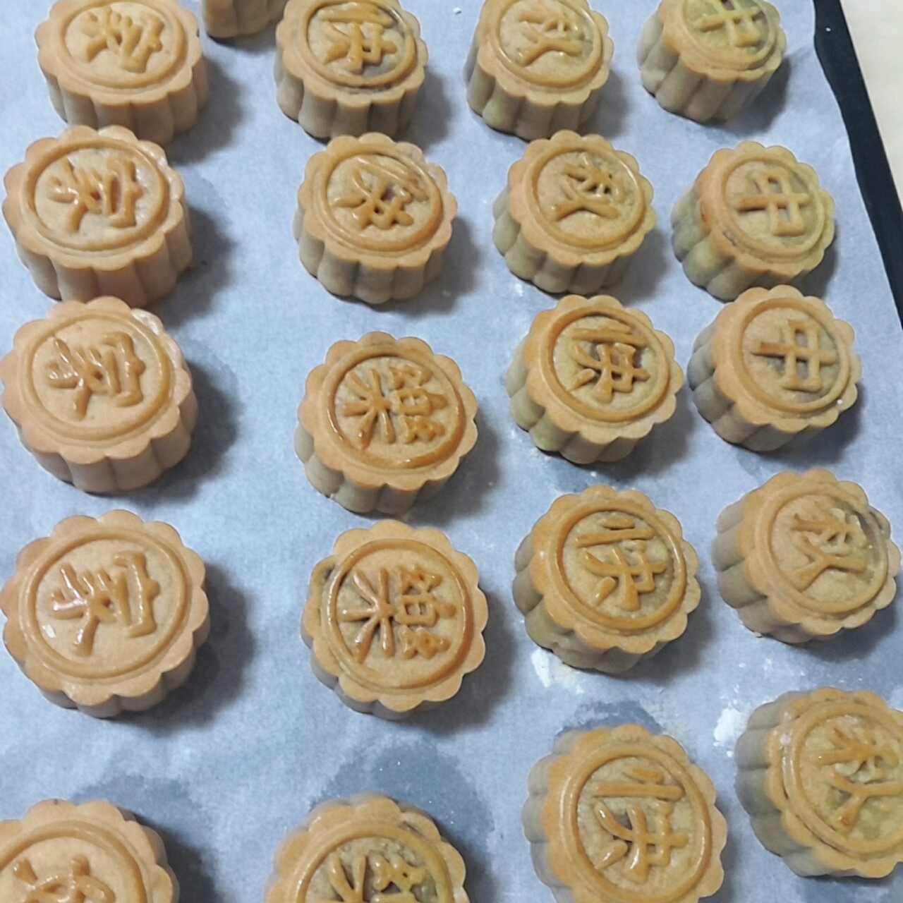 广式月饼—蛋黄莲蓉月饼