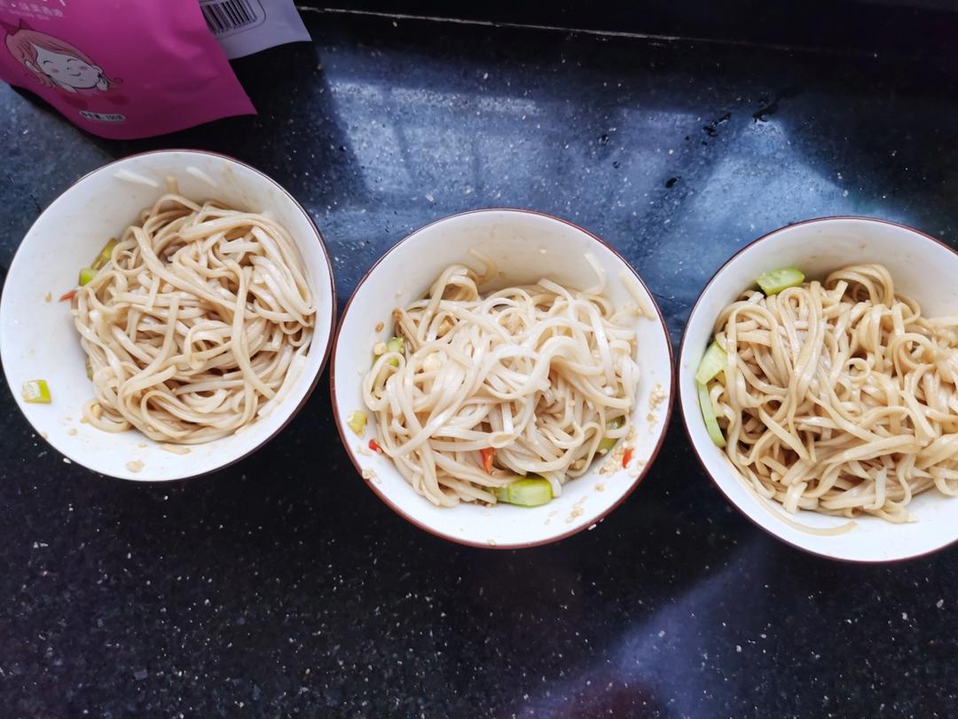酸辣凉拌面