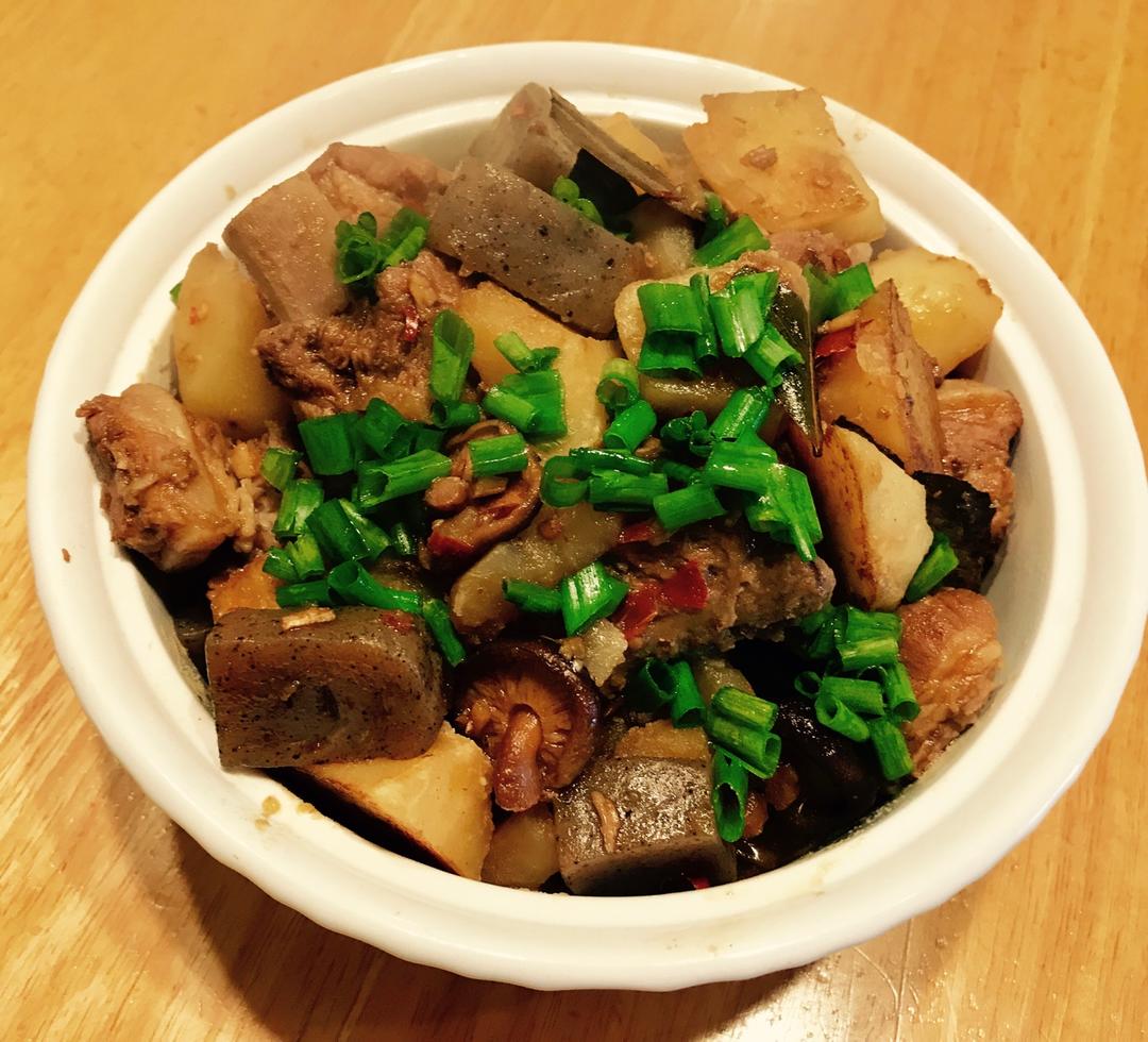 超级下饭的土豆烧排骨