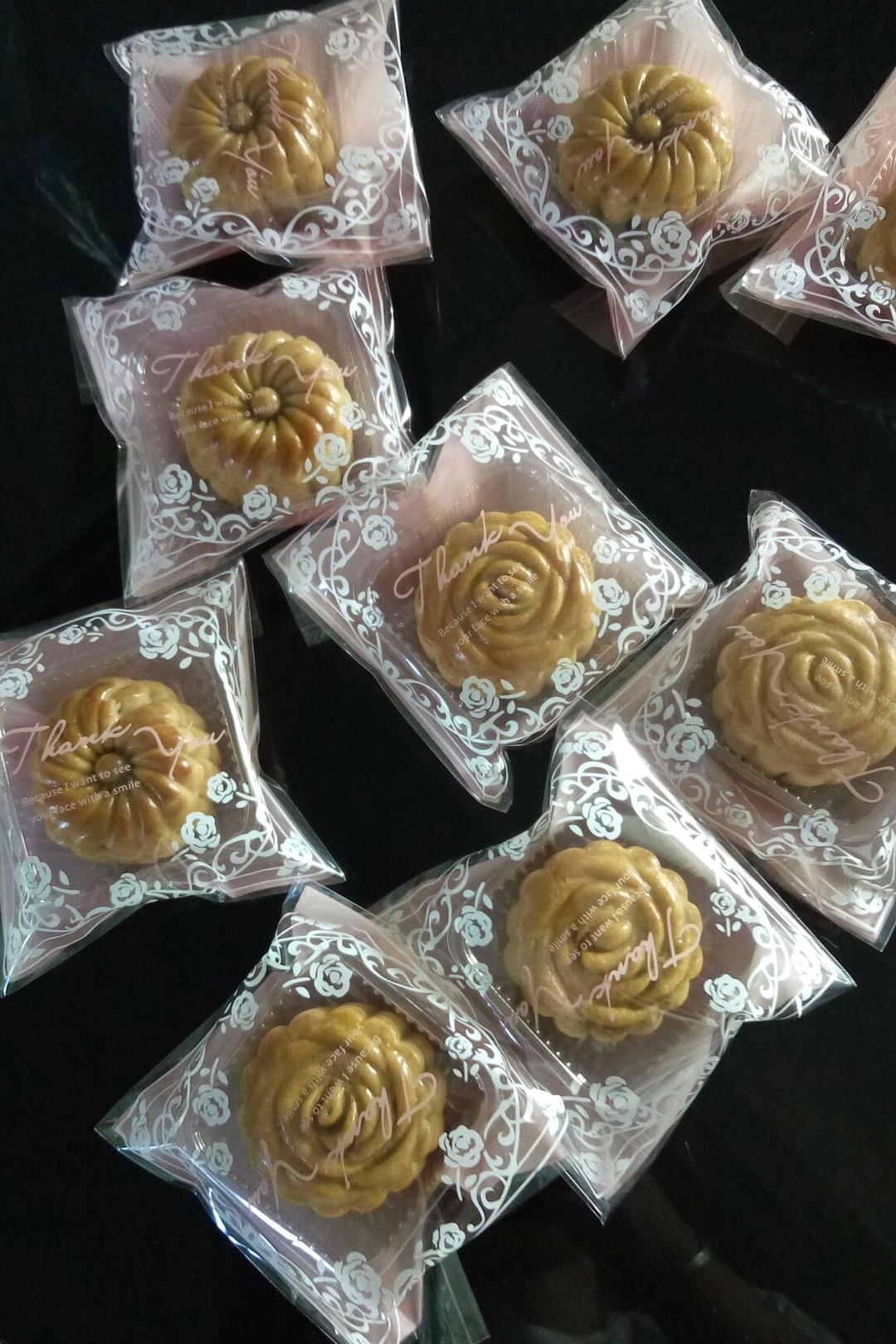 广式月饼－－蛋黄豆沙月饼