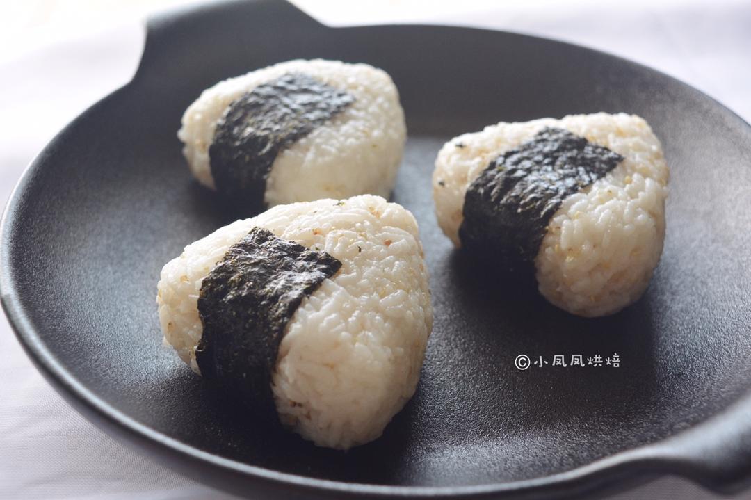 手握三角夹心藜麦饭团【健康一手握】