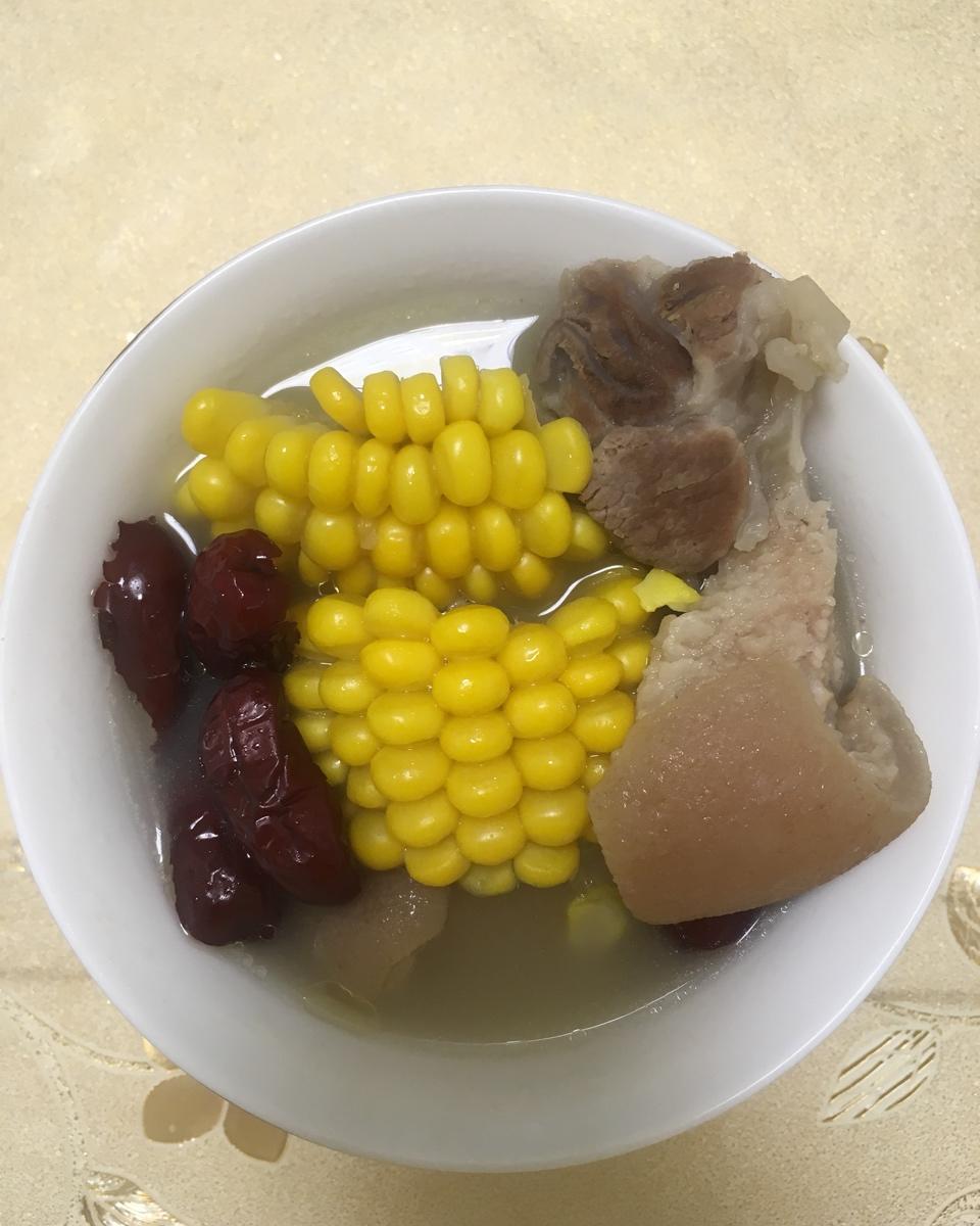 甜玉米猪手汤