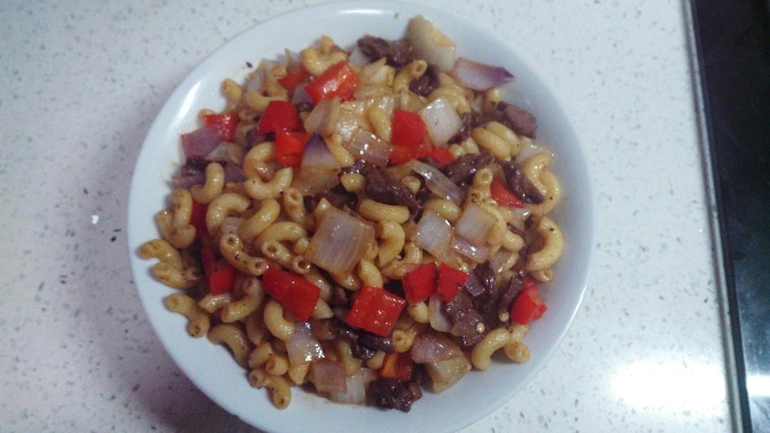 黑椒牛柳炒通心粉