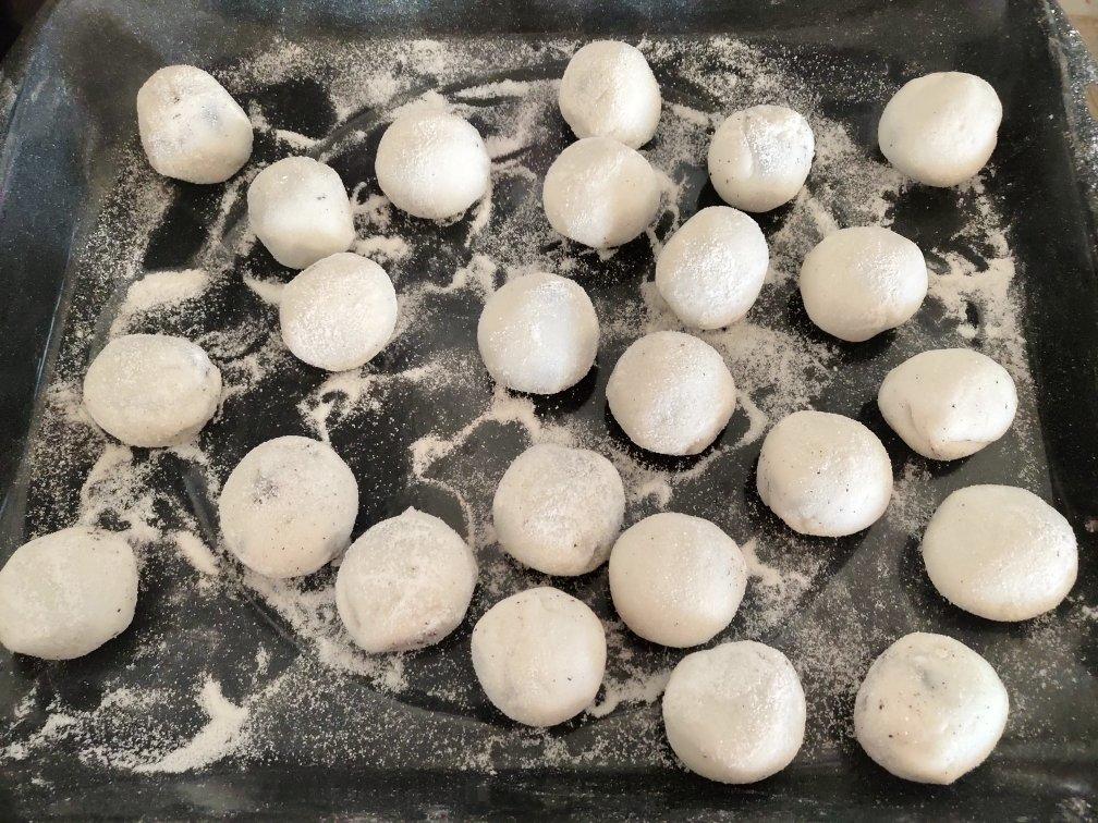 花生黑芝麻汤圆