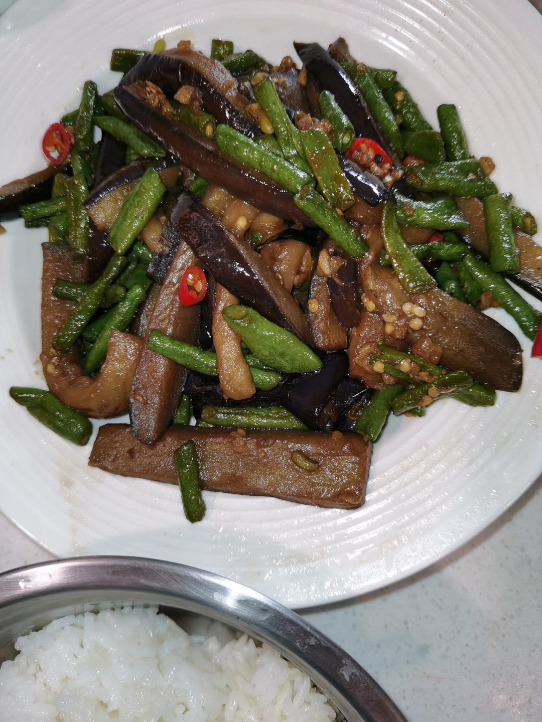 美味可口的豆角烧茄子！原来饭店都是这样做的