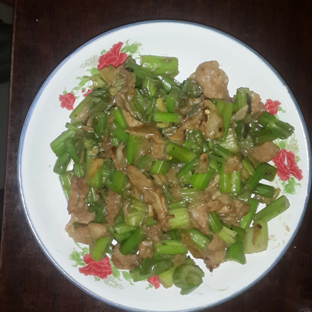 芹菜炒肉