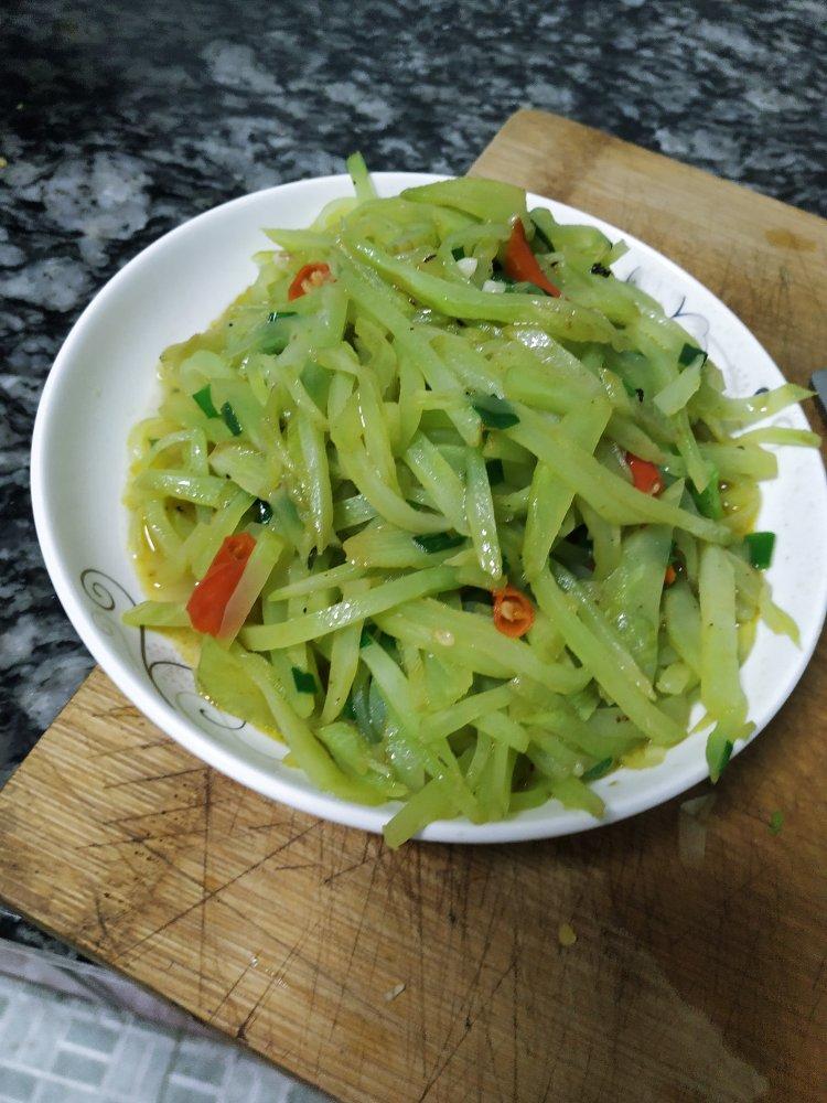 清炒莴笋丝