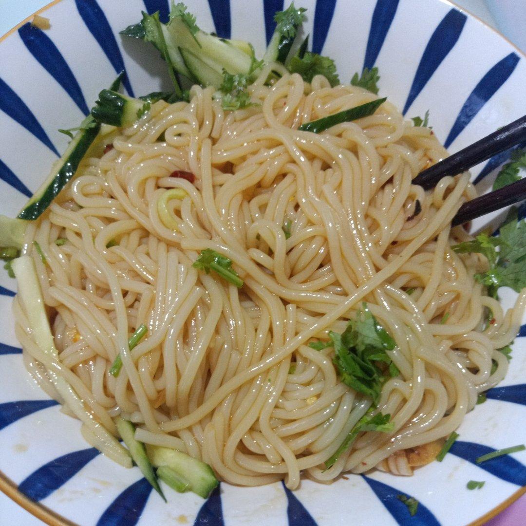 拌冷面