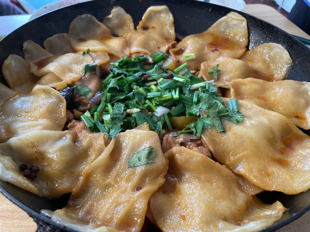地锅鸡，教你贴饼子好吃的小技巧~