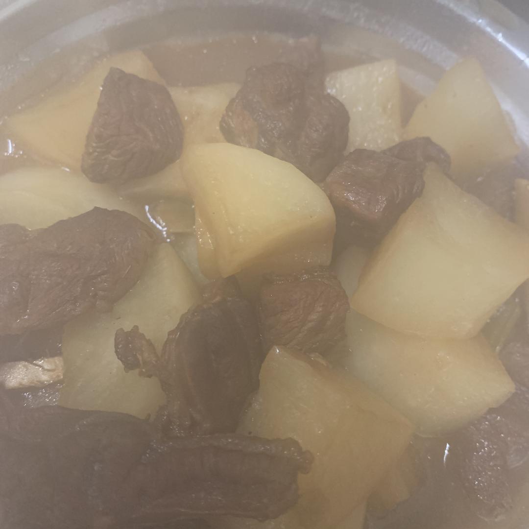 白萝卜炖牛腩