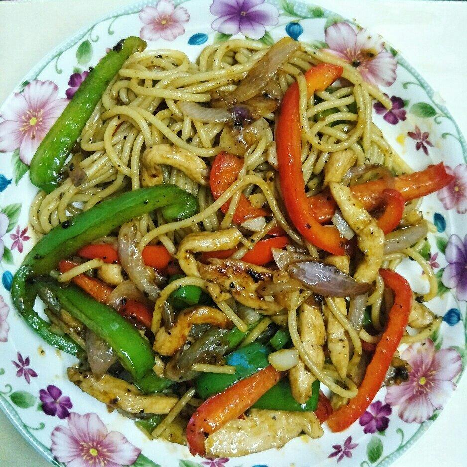 黑椒鸡丝意面