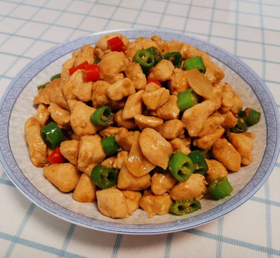 鸡胸肉这么炒鲜嫩多汁❗️不腥不柴巨好吃～