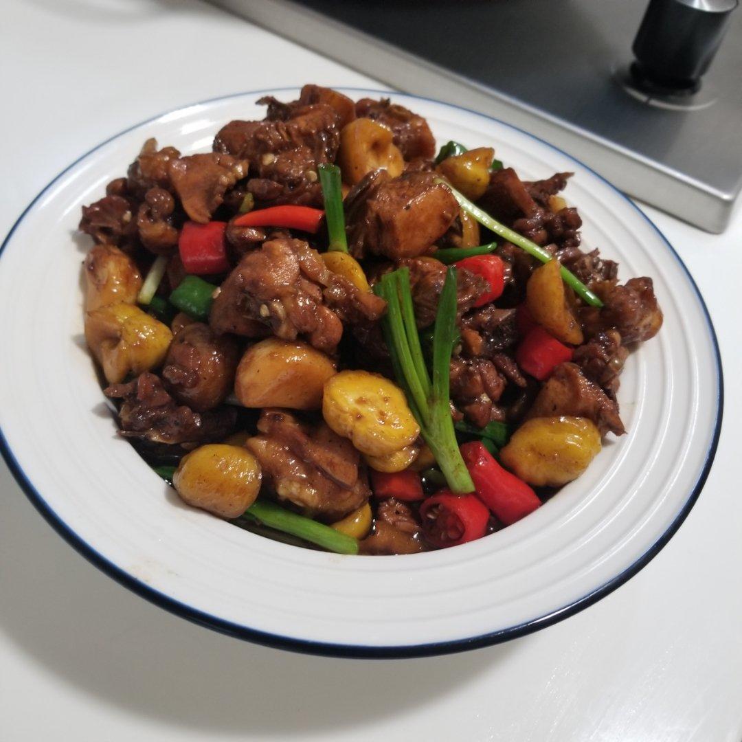 栗子烧鸡-这个食材营养比人参好，它和鸡肉一起烧，口感浓郁好吃到想要舔盘子
