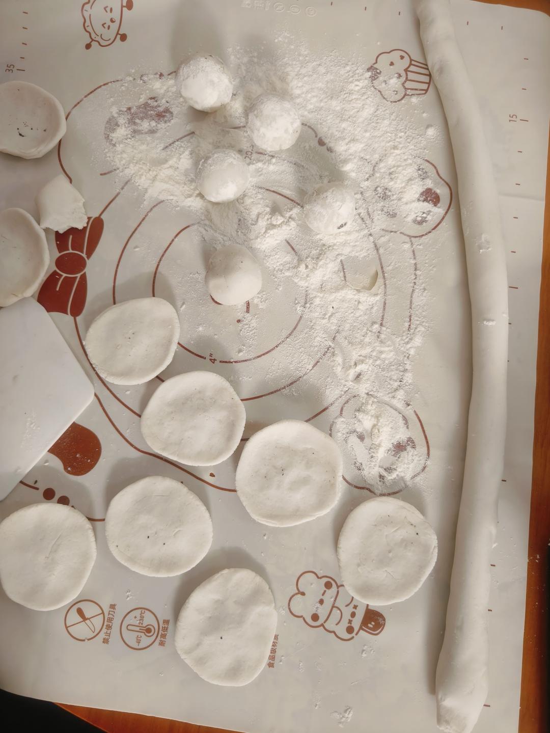 花生黑芝麻汤圆