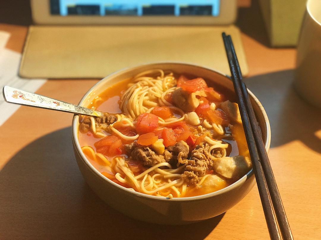 番茄金针菇肥牛汤