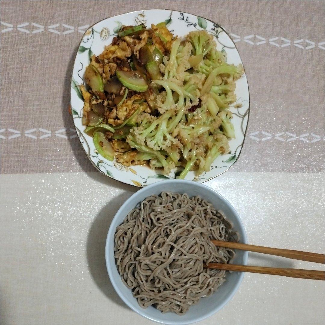 家常素炒菜花，清脆！