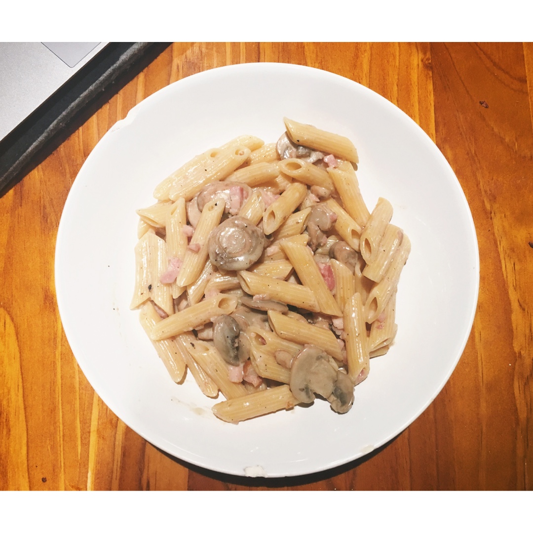 奶油培根蘑菇意面