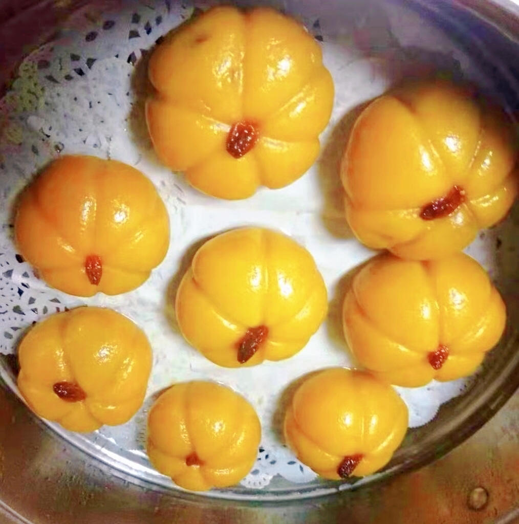 用南瓜做的南瓜豆沙包