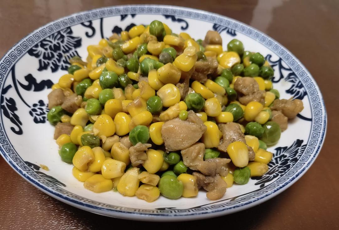 玉米豌豆胡萝卜鸡丁  简单下饭