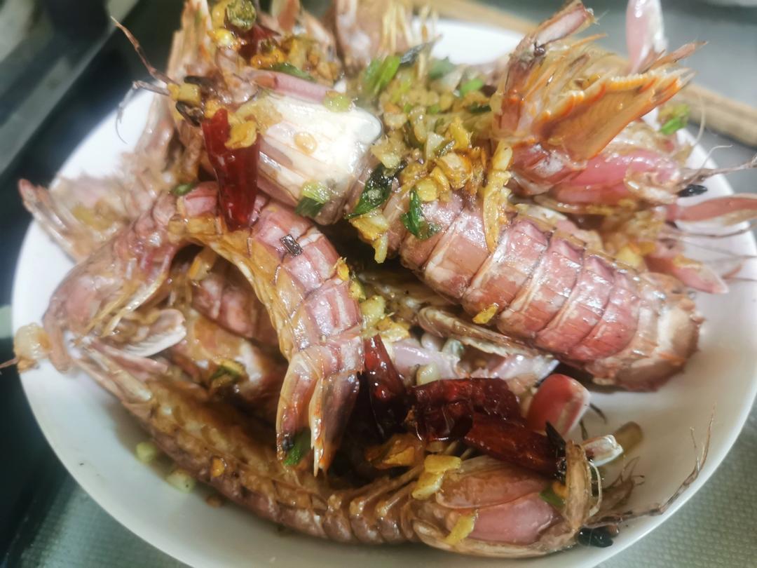 无油炸版的椒盐皮皮虾和巧拨虾壳的方法