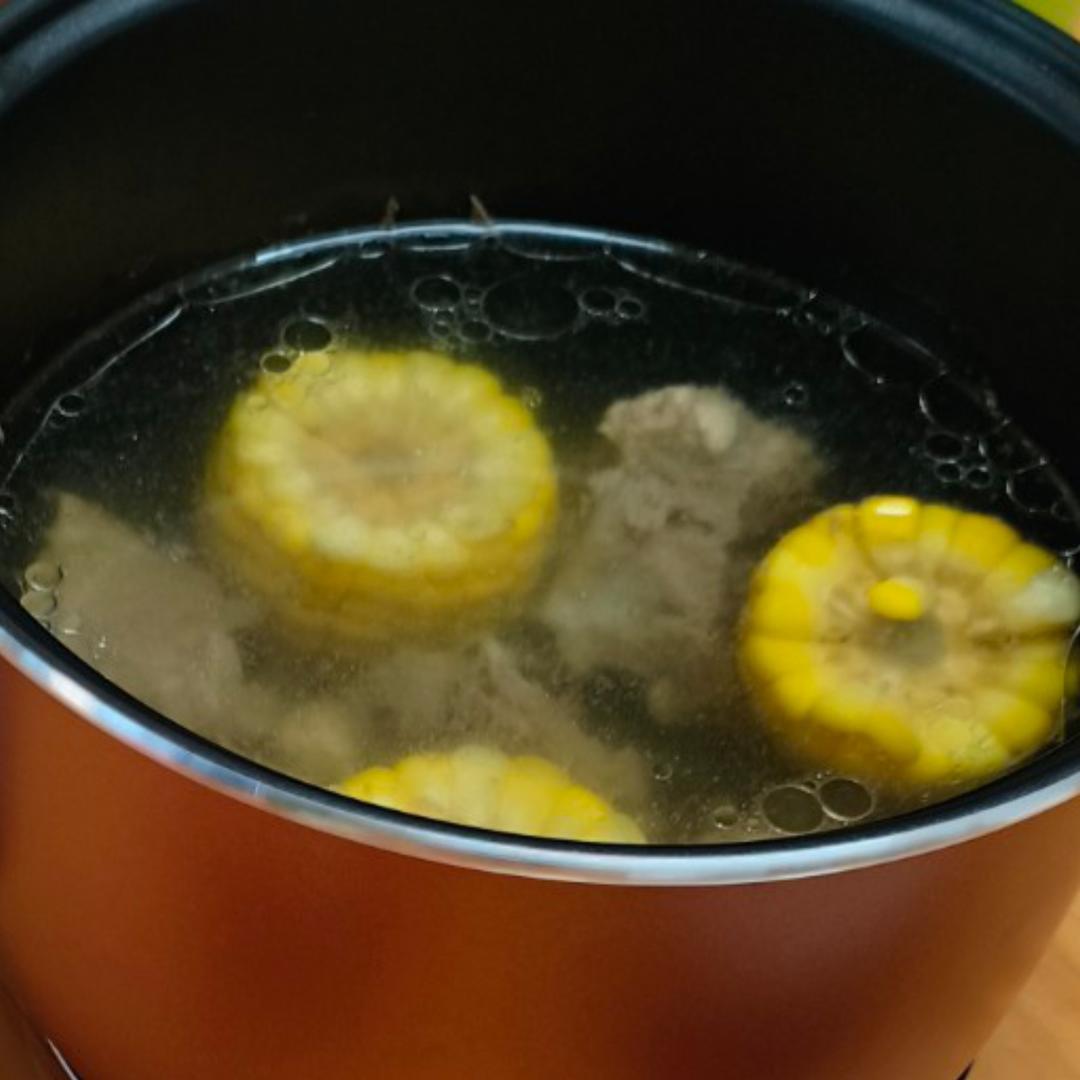 玉米排骨汤（电饭煲）