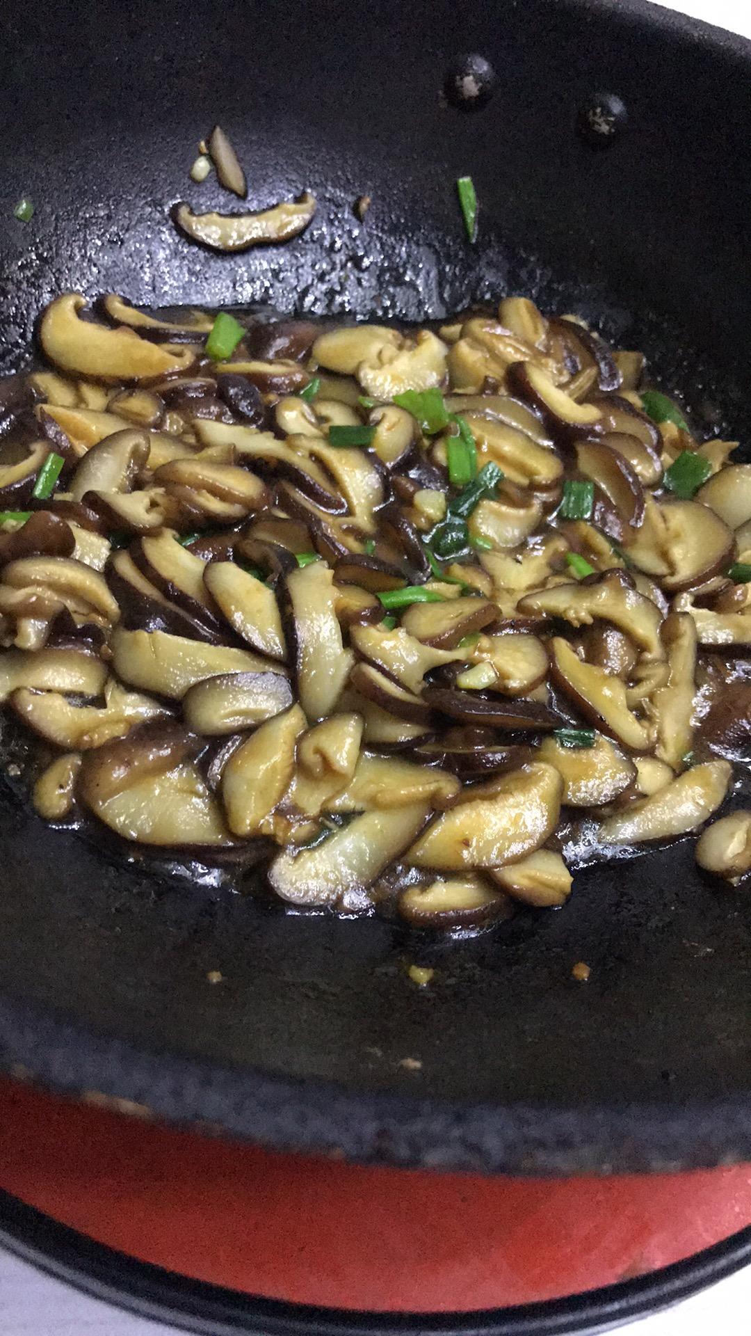 香菇这样炒比肉都好吃😋素炒香菇