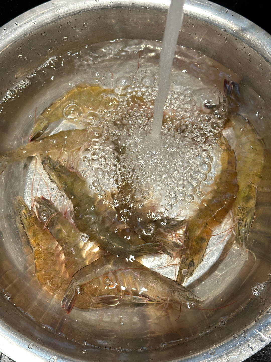 避風(fēng)塘大蝦??的做法 步驟1