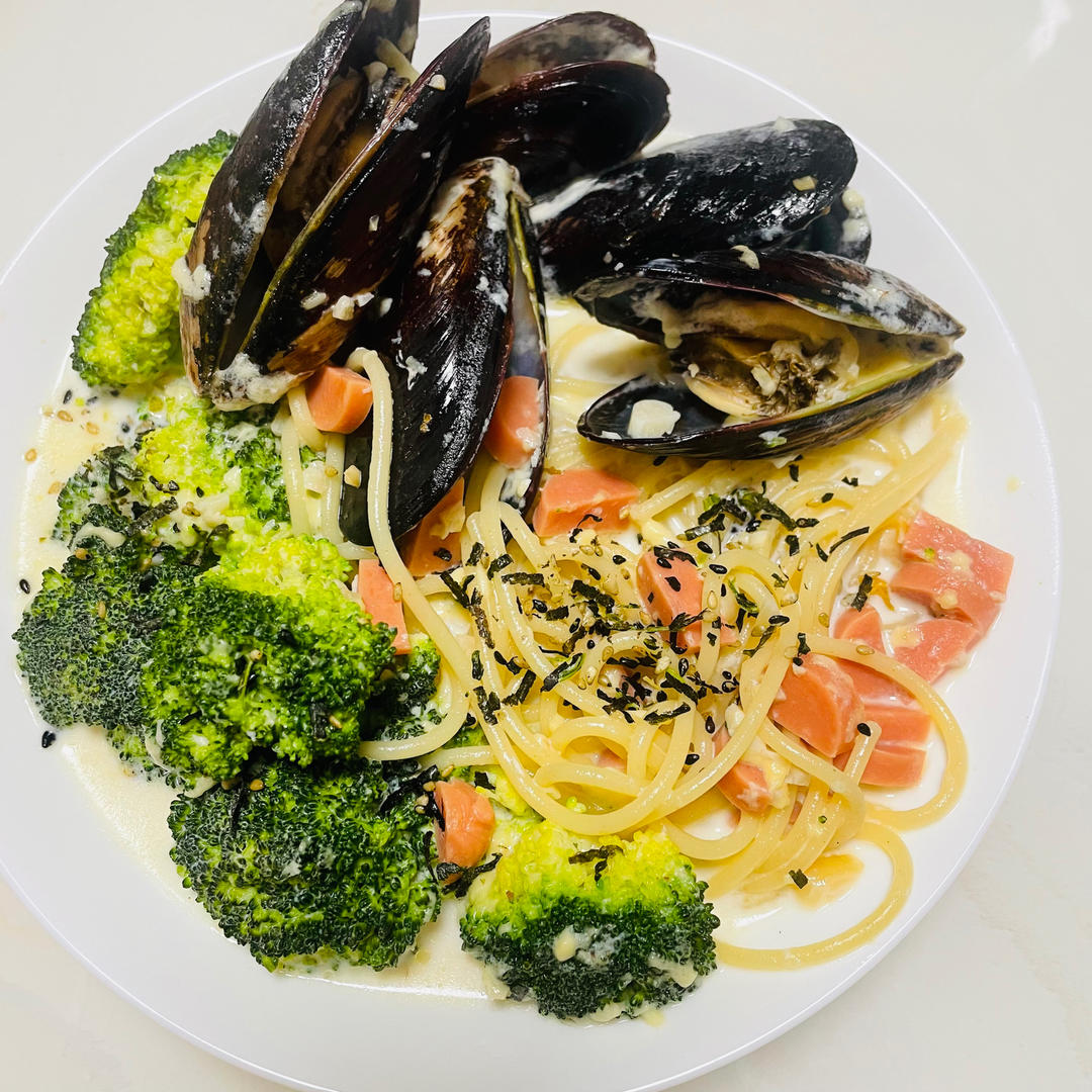 青口贝香蒜奶油意面