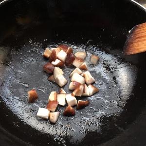 香菇虾仁豆腐羹的做法 步骤3