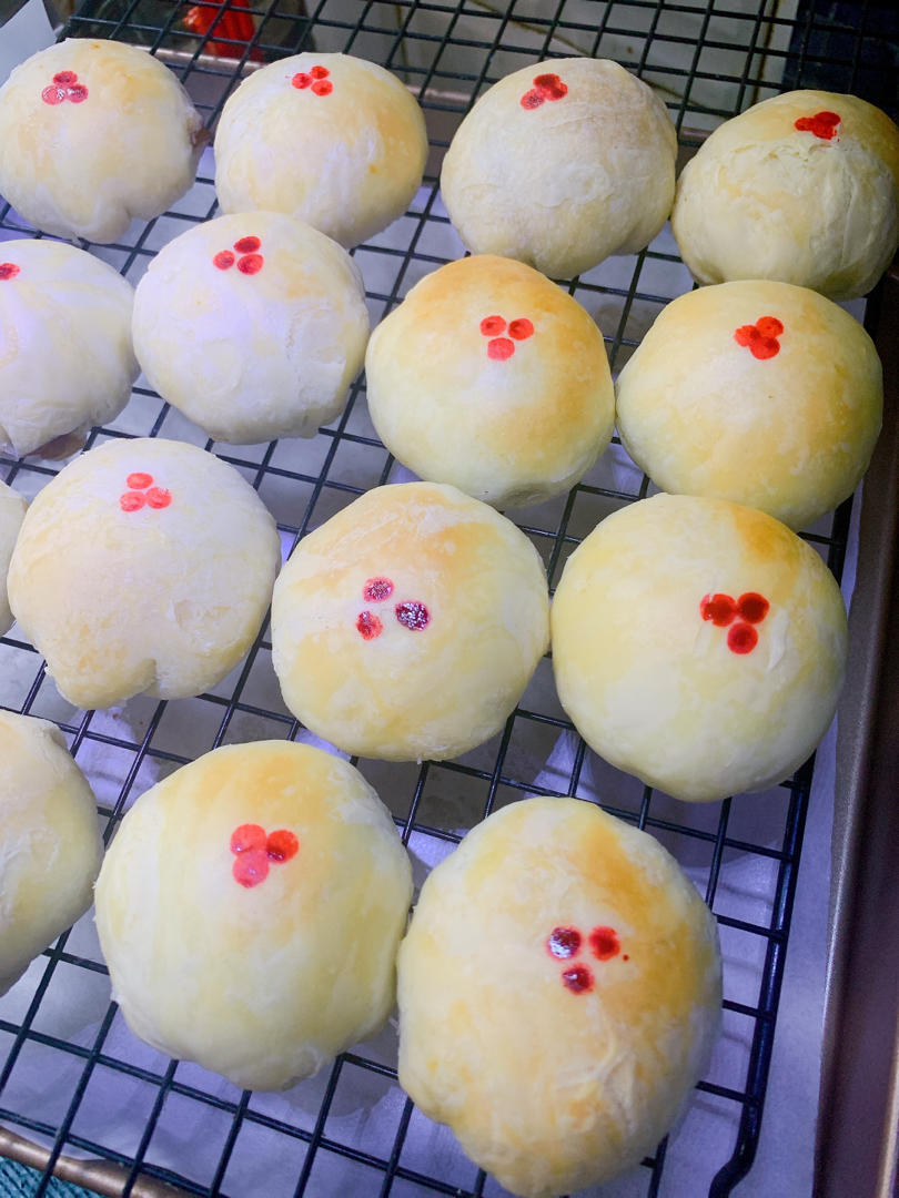 排四个小时队也买不到的鲜肉月饼，秘诀是放麻油！