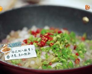 中餐厅4林大厨之酸萝卜炒肉的做法 步骤2