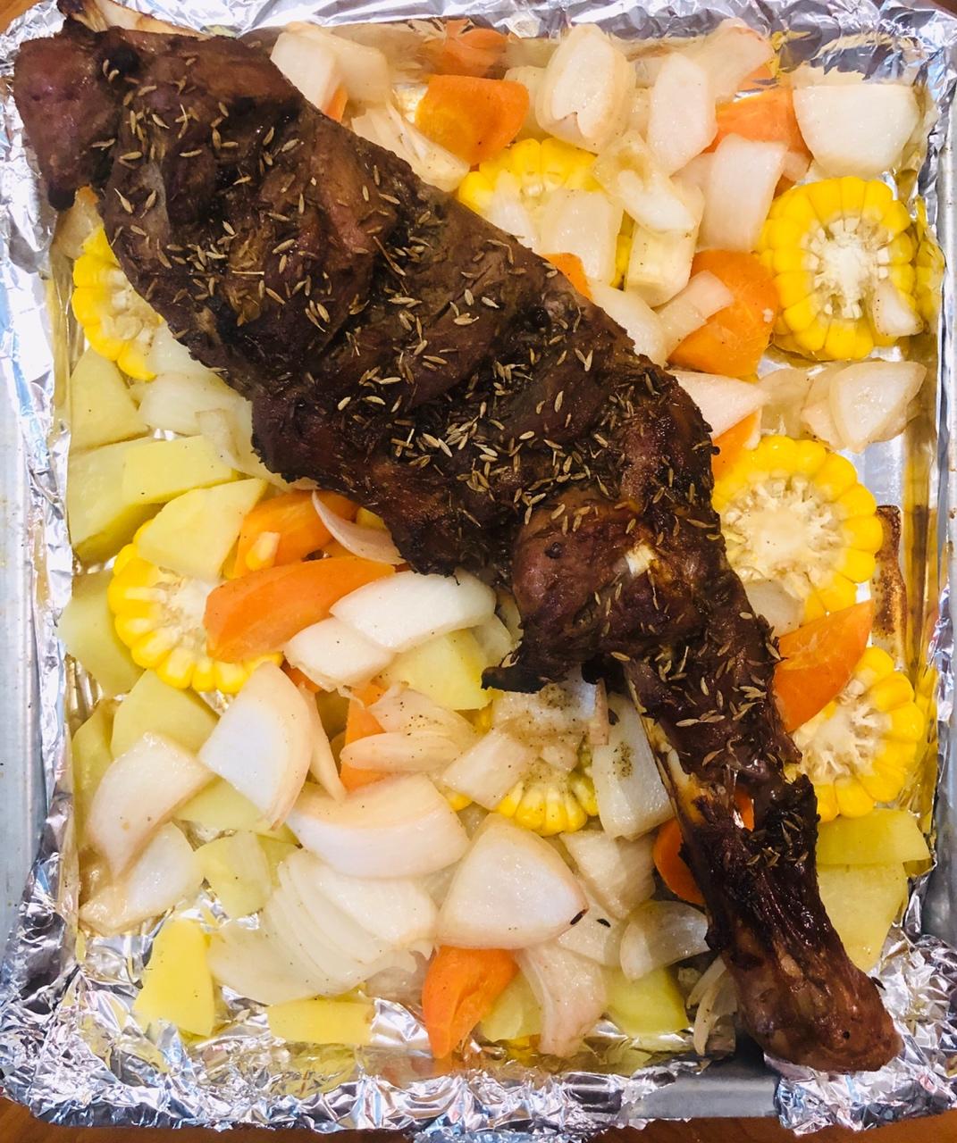 孜然蒜香烤羊腿